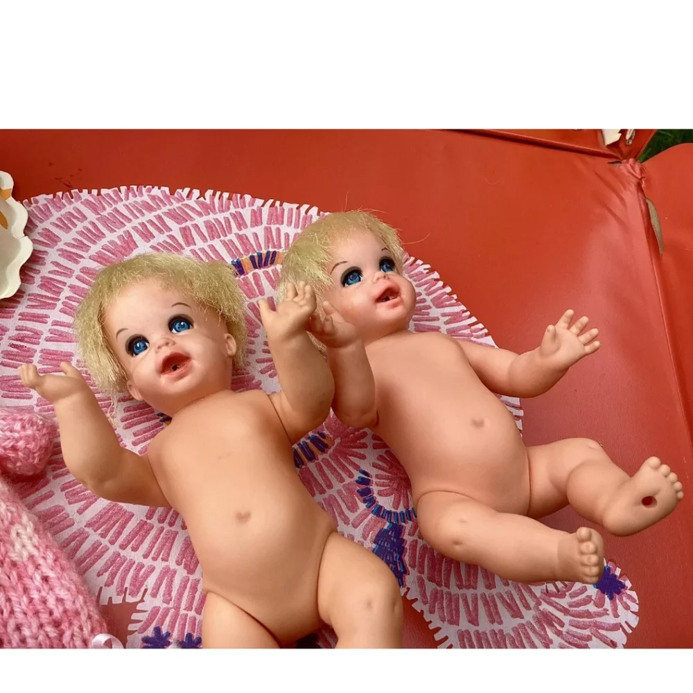 Mattel Cheerful and Tearful nursery/carrying case playset with two dolls bed. - Picture 9 of 16